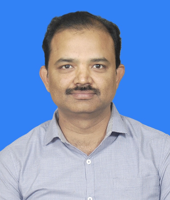 श्री दिनेश वी